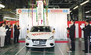 Each generation of the Axela has been developed into an instruction car modified for use in driving schools in Japan. 