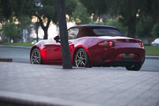 Announces update for Roadster (MX-5) and Roadster RF; launches Caramel Top special edition